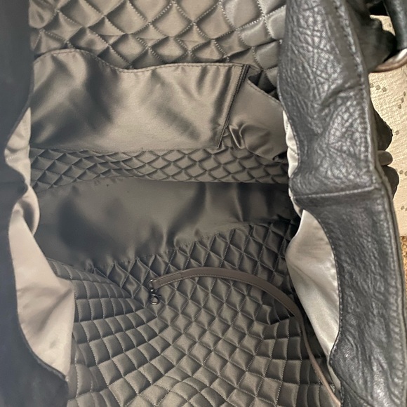 Chanel Le Marais Black Quilted Leather Tote Bag - Picture 4 of 9